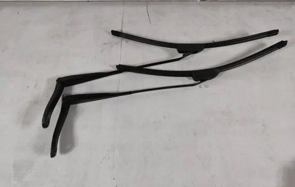 Dacia Sandero Front wiper blade arm 790R027R 496R276R