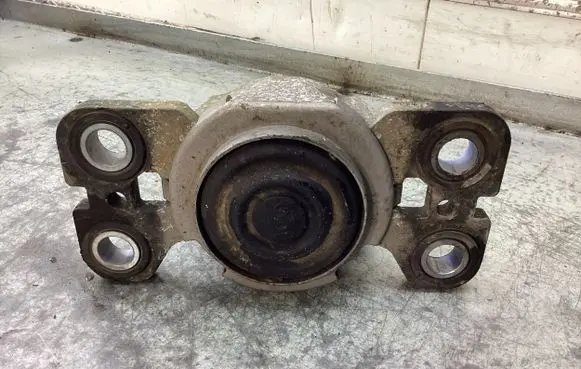 Volvo V70 Engine mount bracket HL8090M03
