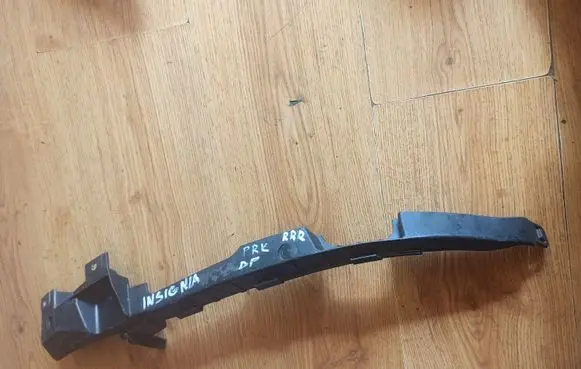 Opel Insignia A Front bumper mounting bracket 13250571