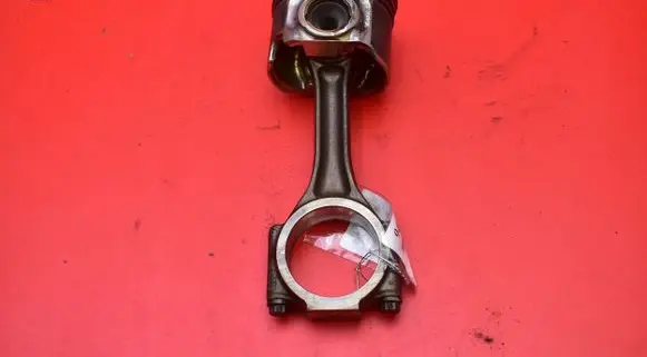 Volkswagen PASSAT B6 Piston BHS038J