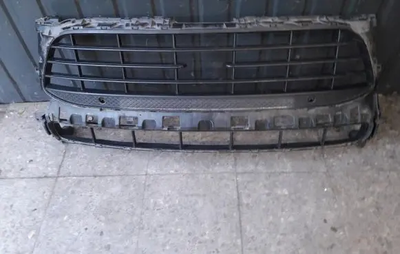 Porsche Macan (95B) Front bumper lower grill