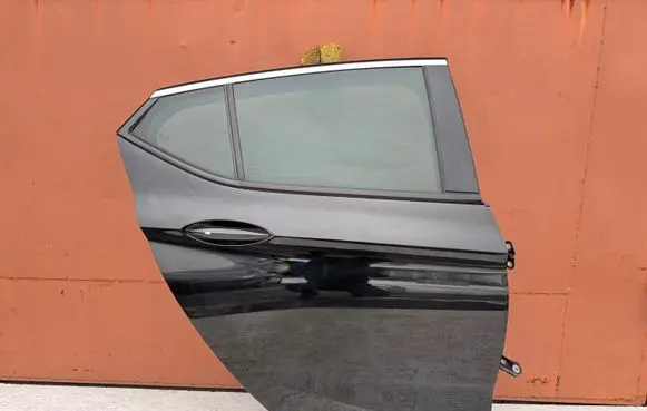 Opel Astra K Rear door
