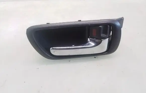 Toyota Corolla Verso E121 Front door interior handle