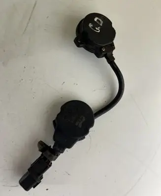 Mitsubishi Pajero Rear shock absorber/damper MB633910