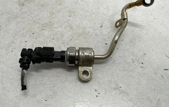 BMW 3 G20 G21 Exhaust gas pressure sensor 8579973