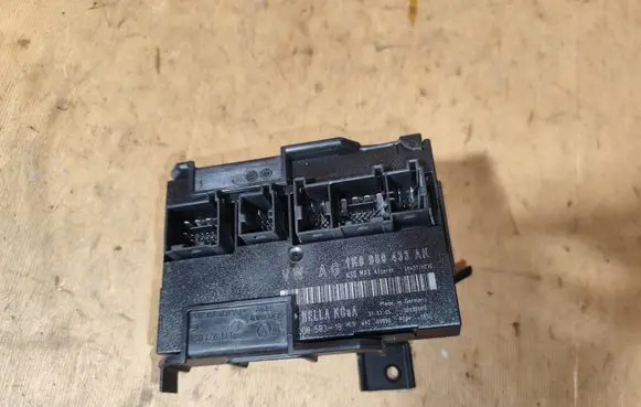 Volkswagen Touran I Comfort/convenience module 1K0959433AK 00858318 1T1971858