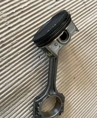 Hyundai Elantra Piston with connecting rod DSFM4F50 17022113