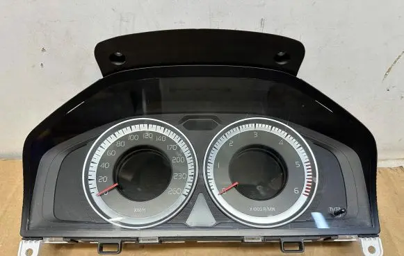 Volvo V60 Speedometer (instrument cluster) P31453091