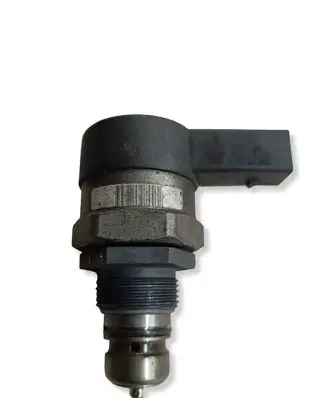 BMW X3 E83 Fuel pressure regulator 