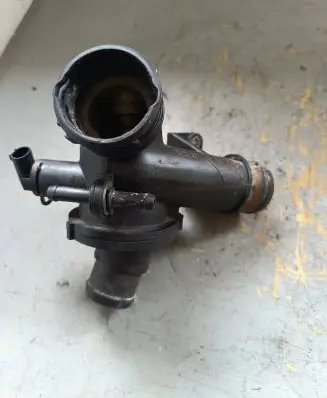 Thermostat/thermostat housing