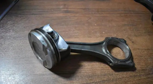 Porsche Cayenne (9Y0 9Y3) Piston 