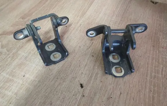 Rear door hinge set
