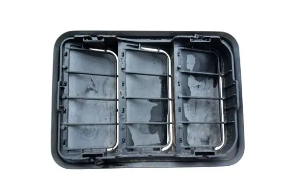 Opel Mokka B Quarter panel pressure vent 9831031680