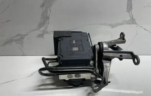 Mercedes-Benz C W204 ABS Pump A2049012400 28526435013 10092623103