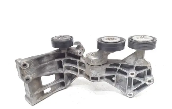 Mercedes-Benz B W245 Generator/alternator bracket 