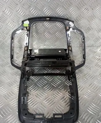 Opel Zafira C Radio/GPS head unit trim 13384267