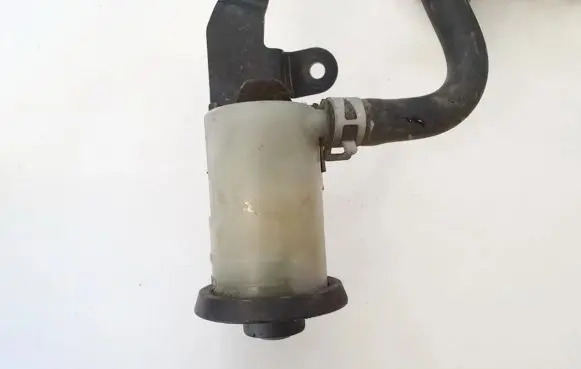 Toyota Avensis T220 Brake fluid reservoir 