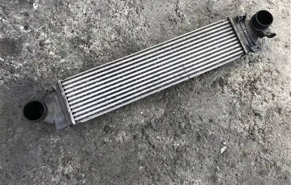 Volvo XC70 Intercooler radiator IA1417 880655G 6G919L440DC