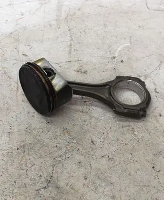 Ford Mustang VI Piston with connecting rod