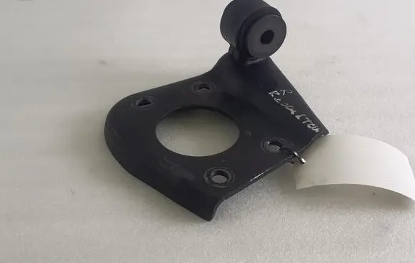 Hummer H3 Front differential bracket 