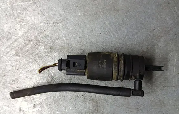 Mercedes-Benz C W203 Windscreen/windshield washer pump