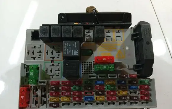 Opel Astra G Fuse box set 24431677