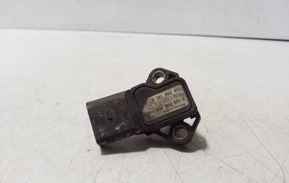 Volkswagen Golf V Air pressure sensor 0281002401 038906051C