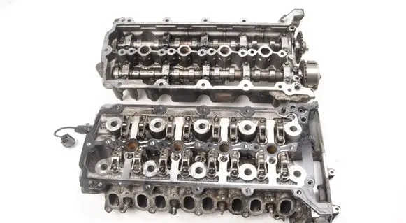 Land Rover Discovery Sport Engine head G4D3-6J011-BB