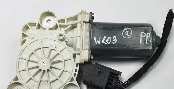 Mercedes-Benz C W203 Front door window regulator motor A2118201742