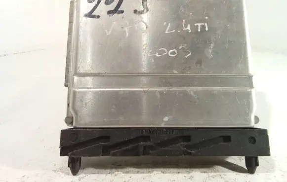 Volvo XC70 Engine control unit/module 08675155A 0261207666