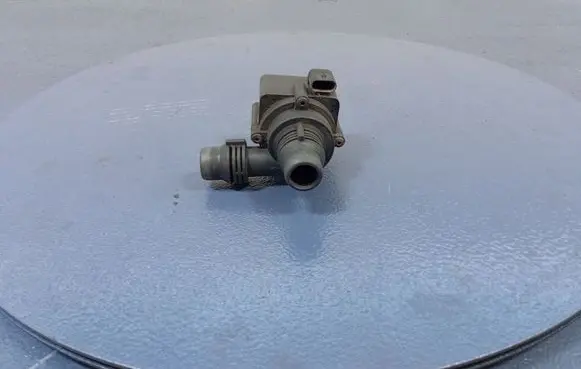 BMW X6 E71 Water pump 7629913