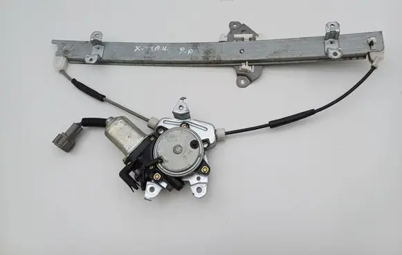 Nissan X-Trail T30 Front door window regulator with motor 807308H300