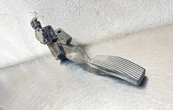 Opel Zafira A Accelerator throttle pedal 0281002298 90581208