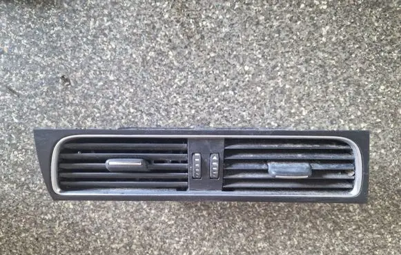 Audi A4 S4 B8 8K Dash center air vent grill 8T1820951B