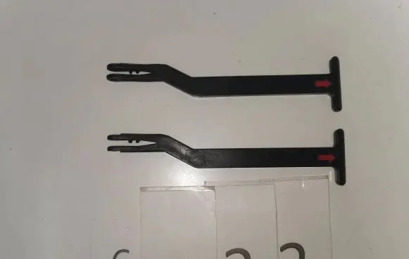 Volkswagen PASSAT B5 Engine bonnet (hood) release handle 3B0823693