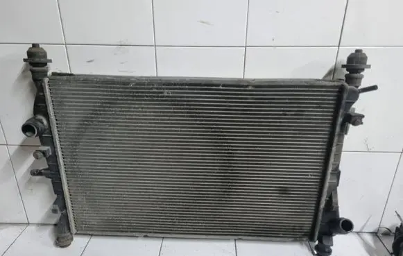 Ford Mondeo Mk III Coolant radiator 2S718C342DF