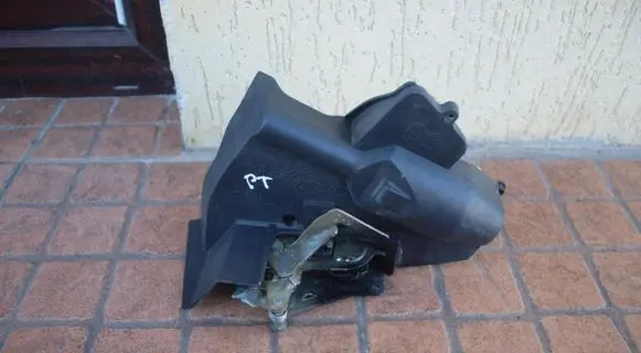 Mercedes-Benz E W210 Rear door lock 2027300635