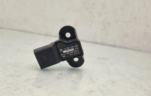 Audi A4 S4 B8 8K Air pressure sensor 038906051C