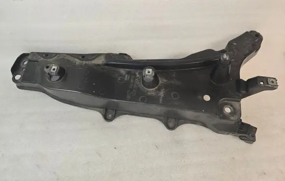 Volvo XC90 Fender mounting bracket 31391778