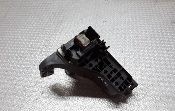 Toyota Avensis T250 Fuse module