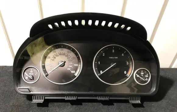 BMW 5 F10 F11 Speedometer (instrument cluster) 9276649