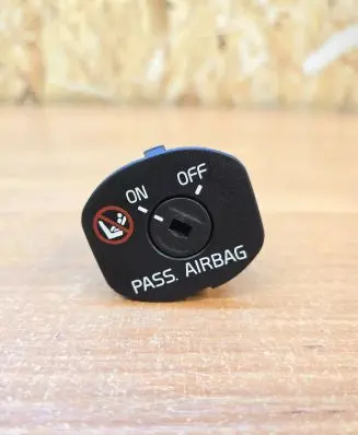 Passenger airbag on/off switch