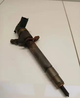 Volvo S60 Fuel injector 30750283 10445110