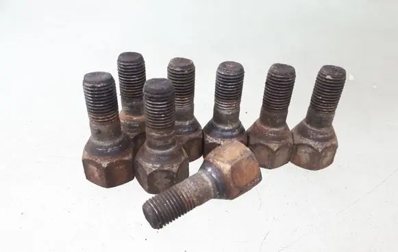 Nuts/bolts