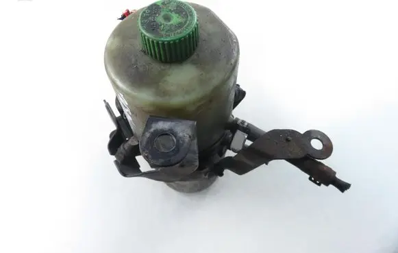 Volkswagen Fox Power steering pump 6R0423156C