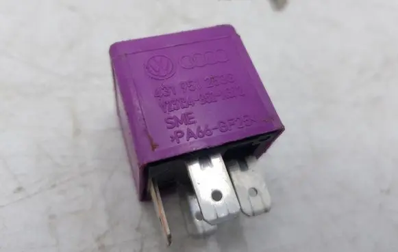 Volkswagen PASSAT B5 Other relay 431951253G
