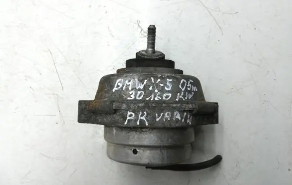 BMW X5 E53 Engine mount bracket 675844402
