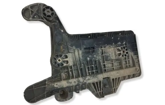 Volkswagen PASSAT B6 Battery tray 1K0915333C