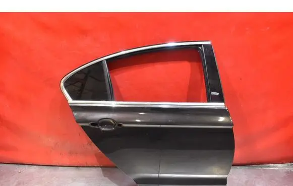 Volkswagen PASSAT B7 USA Rear door 