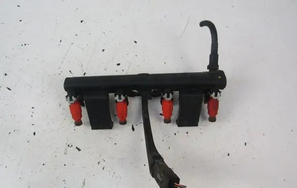 Peugeot 206 CC Fuel main line pipe 